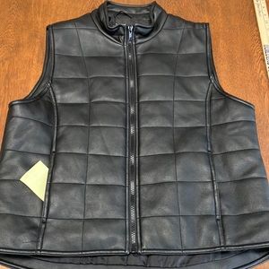No Boundaries quilted zip vest/faux leather vest. Juniors Lg (11/13). Versatile